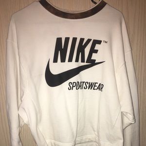Nike sweater with brownie color accents